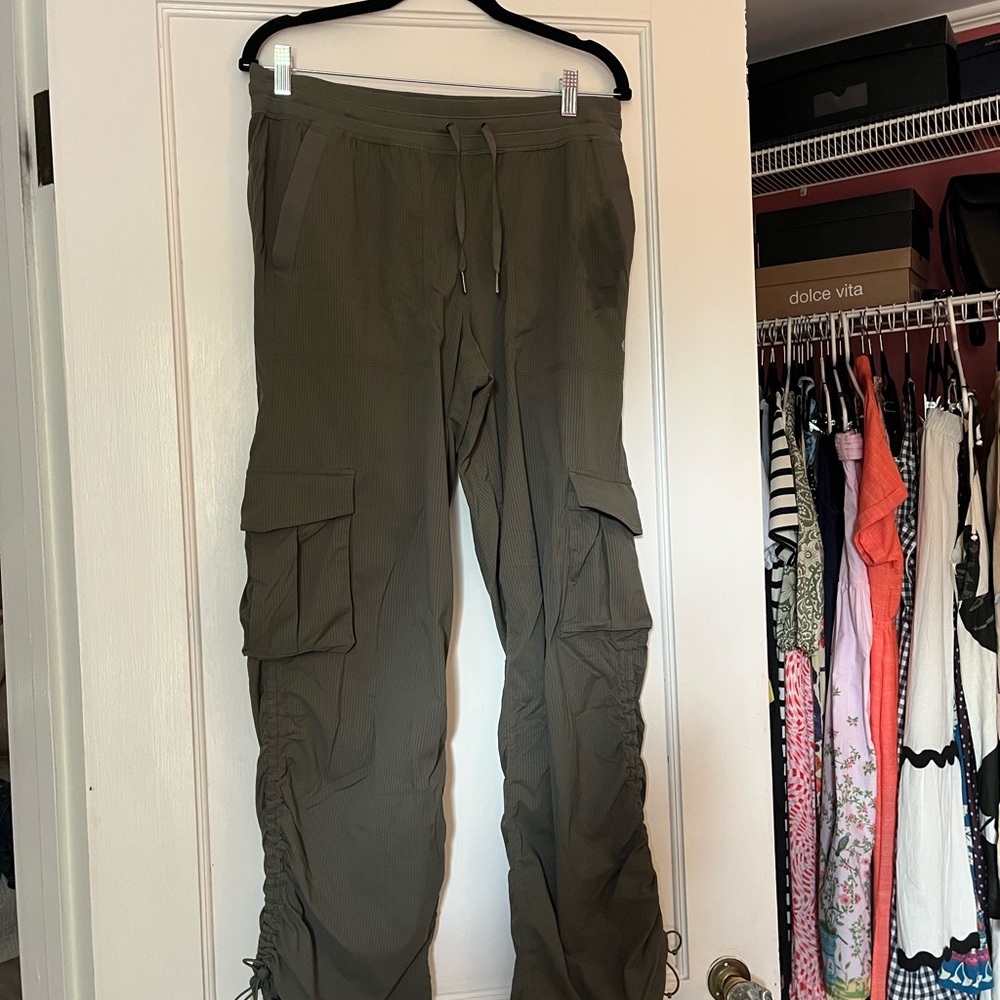 🌟Women’s  Lululemon dance Pants - Olive Green 🌟